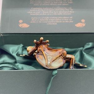 Golden Pond Collection by GREEN TREE Frog